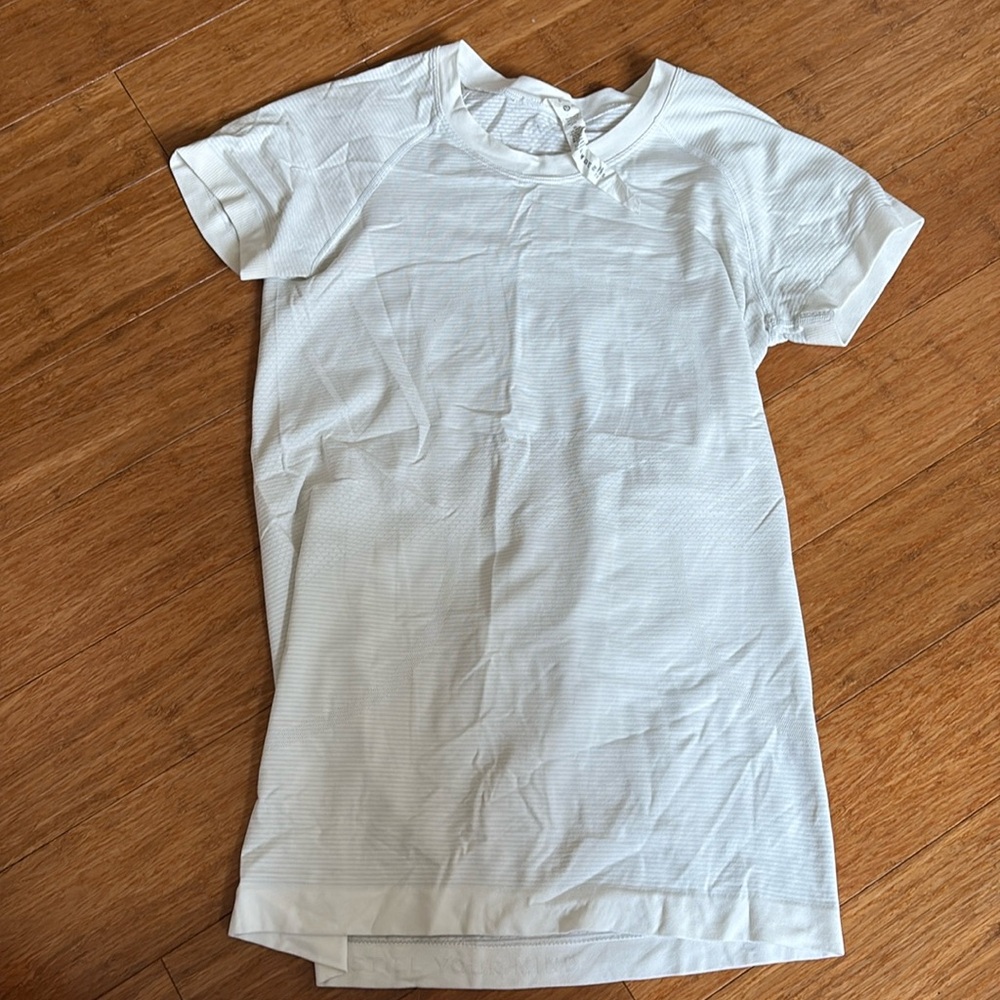 lululemon tshirt, size 6!